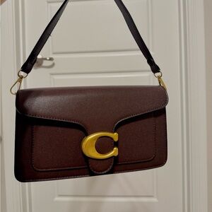 Elegant Brown Leather Shoulder Bag “Coach”